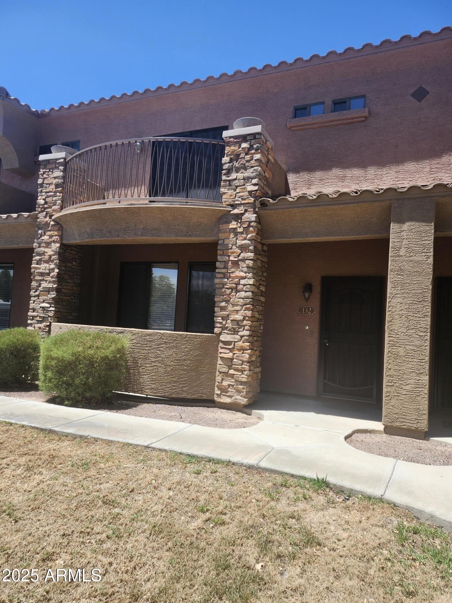 Portales – photo 1
