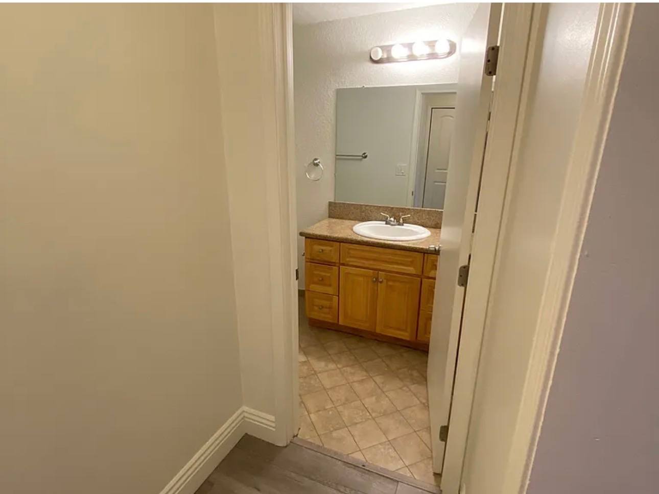 15139 Erwin St – photo 1