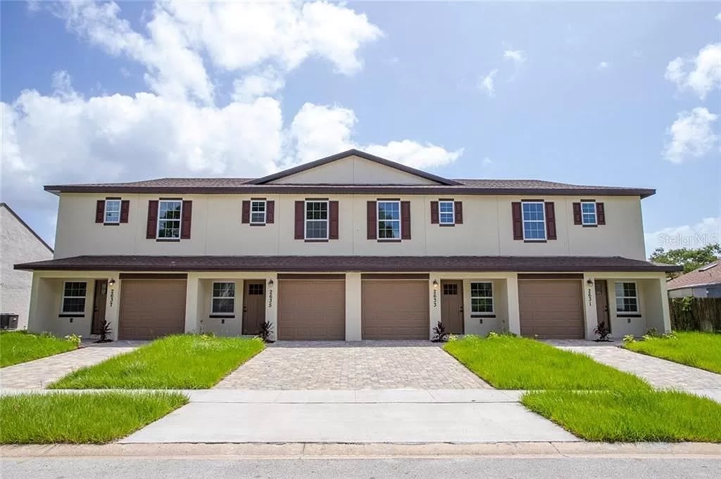 2633 Hunt Club Lane – photo 1 of 9
