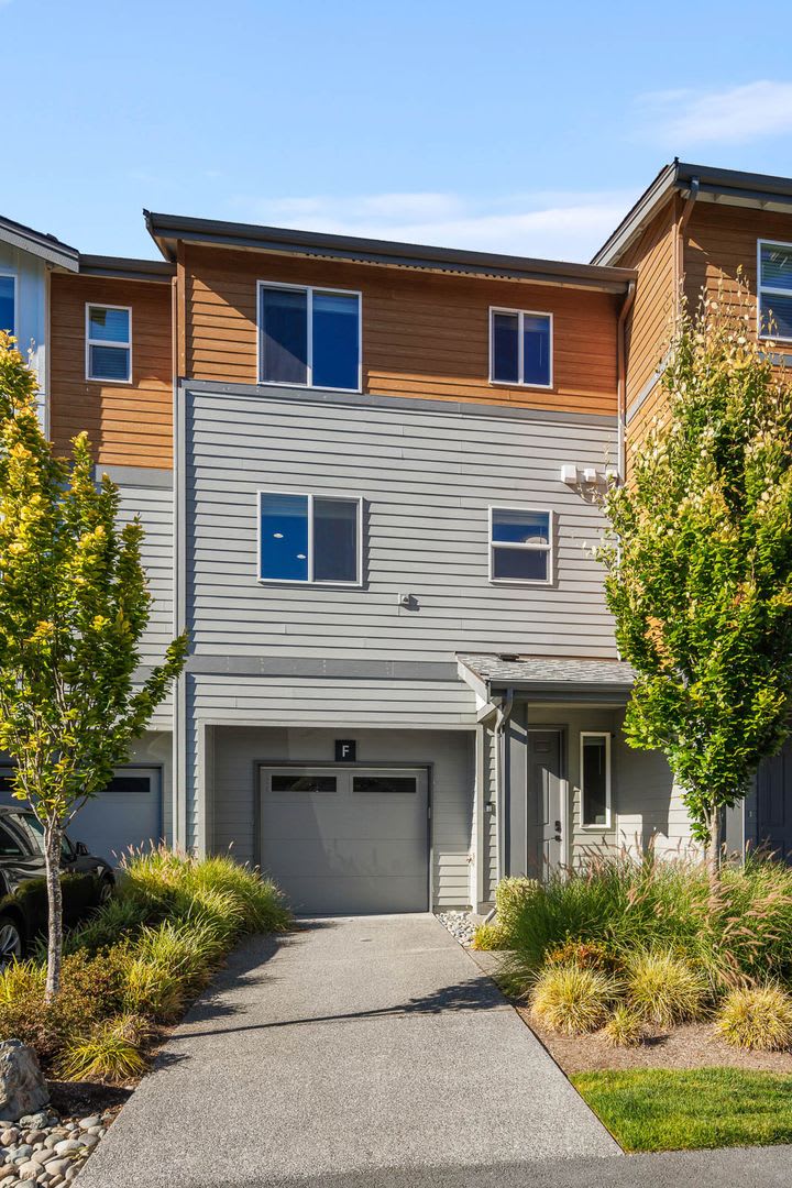 Modern Northshore Townhome with Designer Finishes &amp; 2-Car Garage – photo 1 of 19