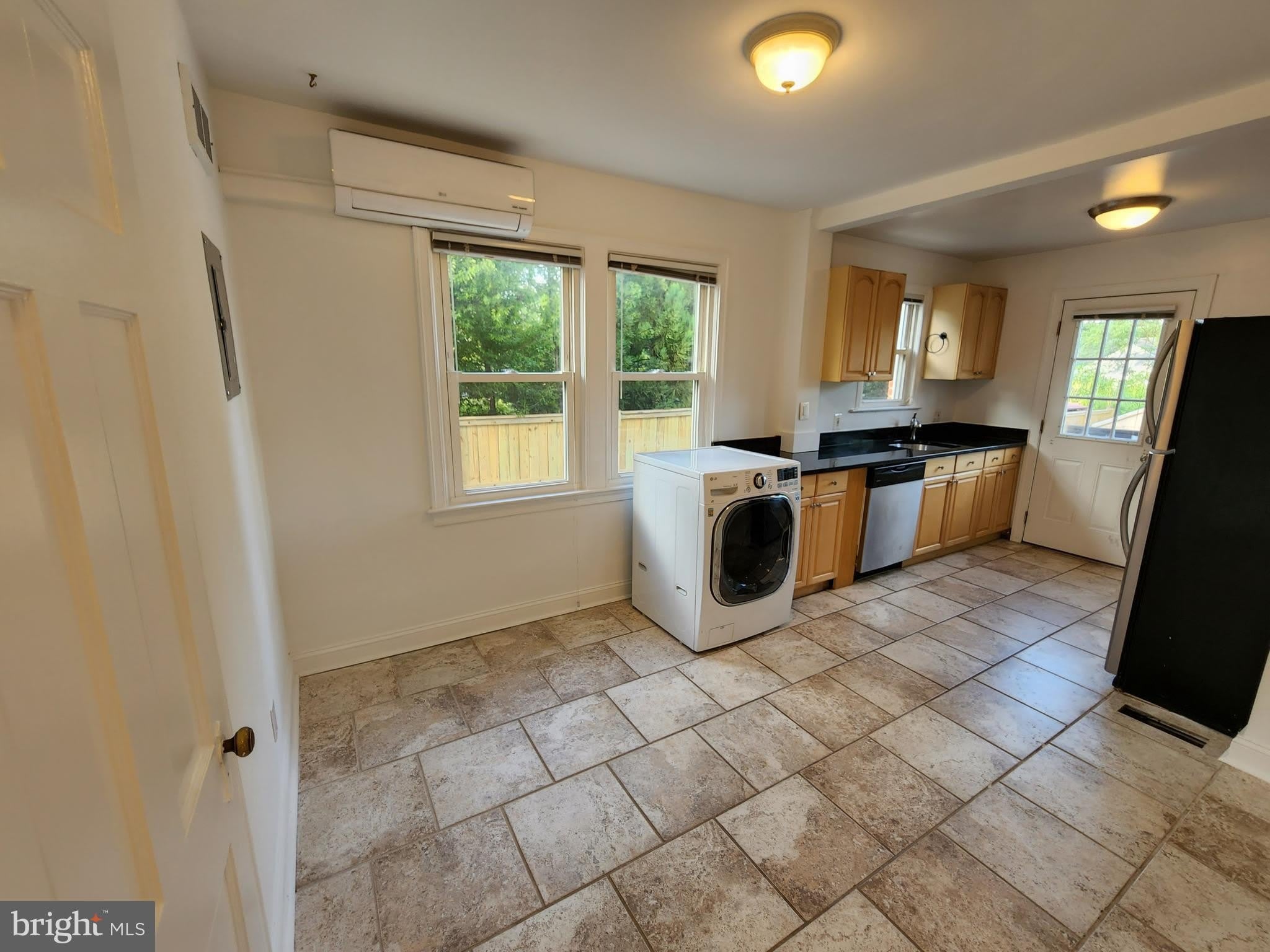 1227 N UTAH Street – photo 1