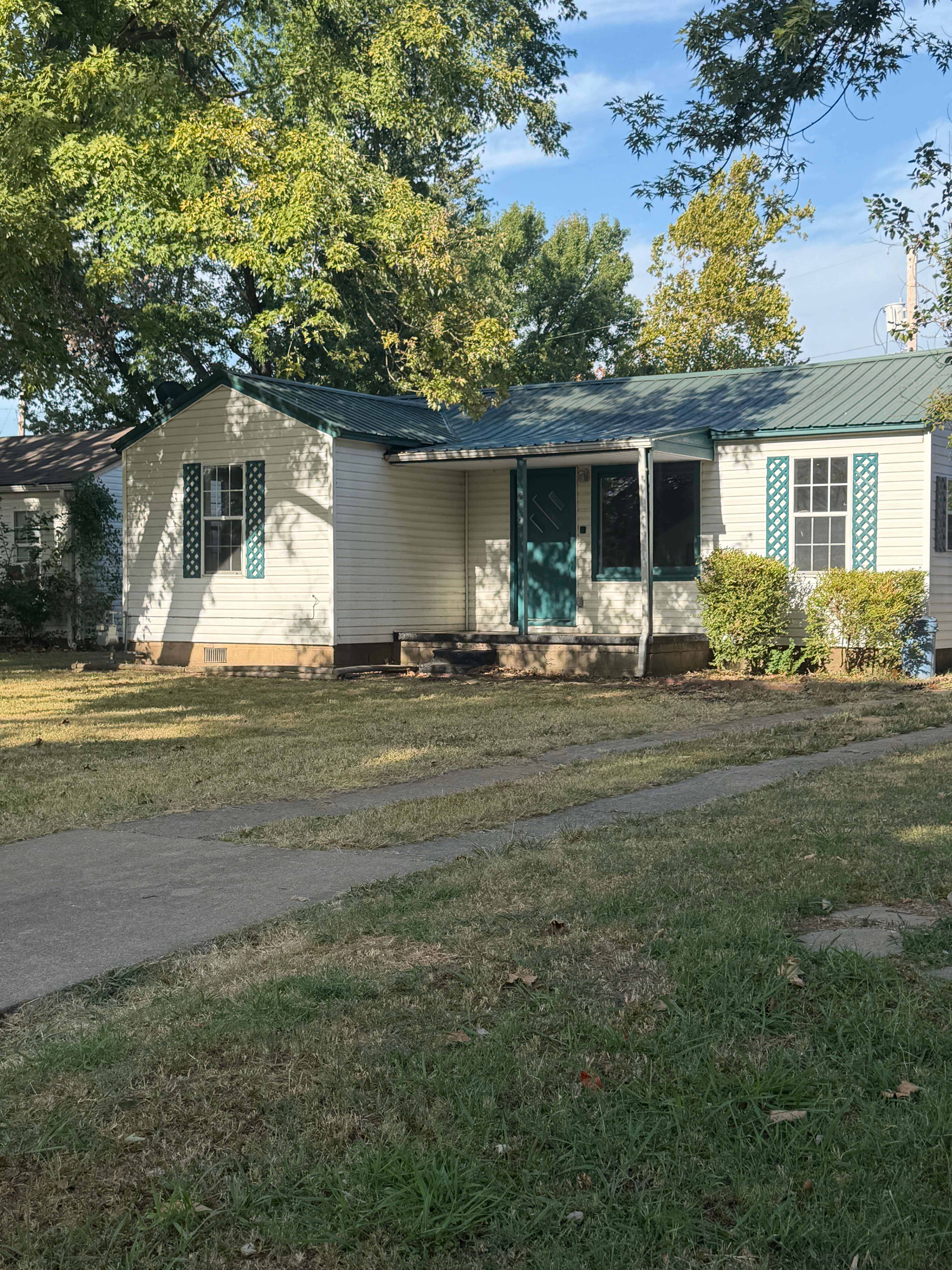 219 S Hereford Ave – photo 1 of 15