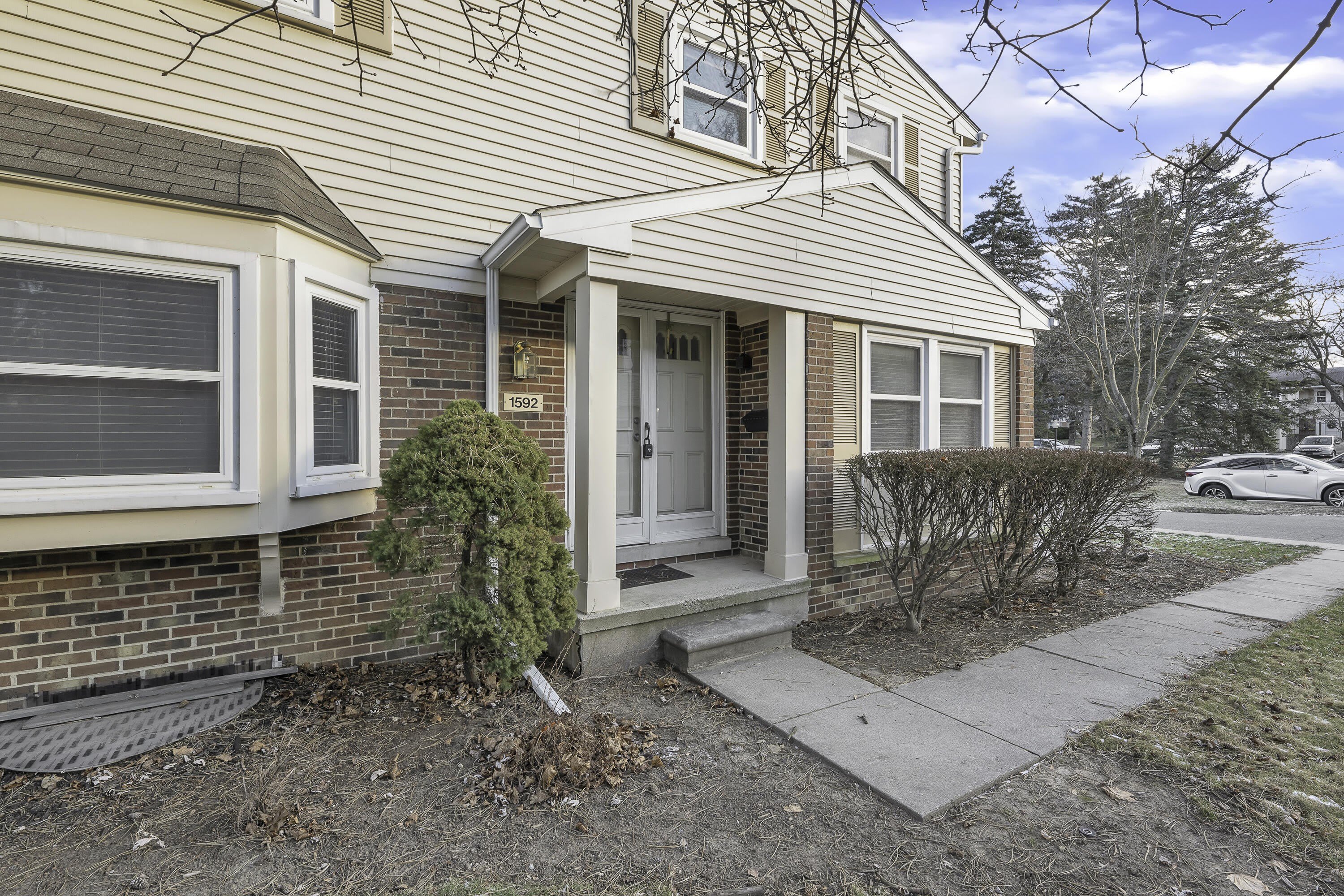 1592 Brentwood Drive – photo 1 of 49