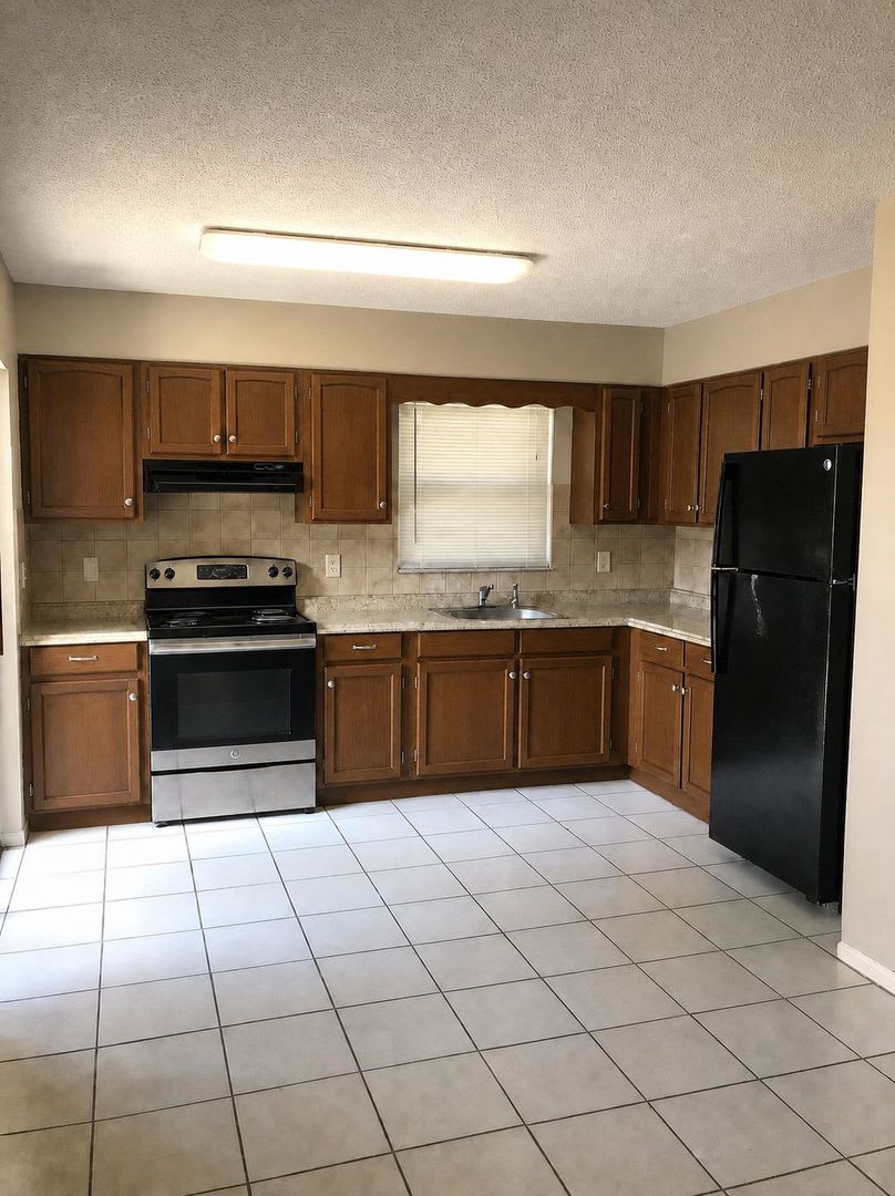 2 Bedroom 1.5 Bath 2 Story Townhouse – photo 1