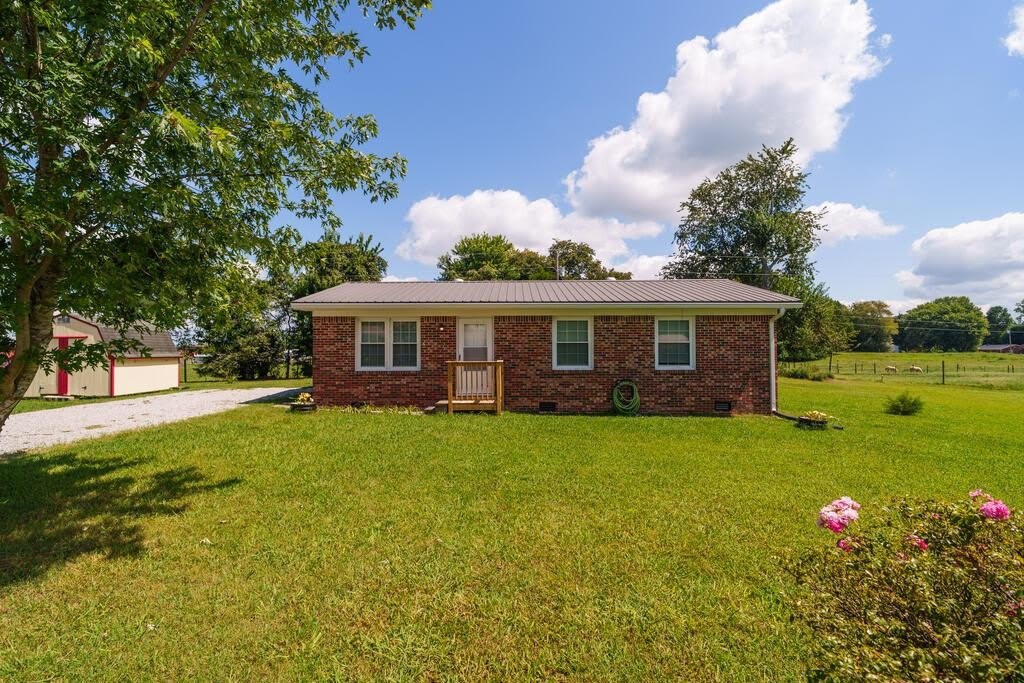 143 Claudine Qualls Rd – photo 1 of 27