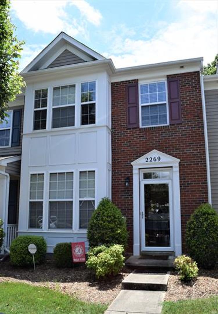 Beautiful Townhome – photo 1