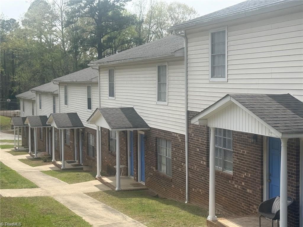 506 Summit Street – photo 1 of 10
