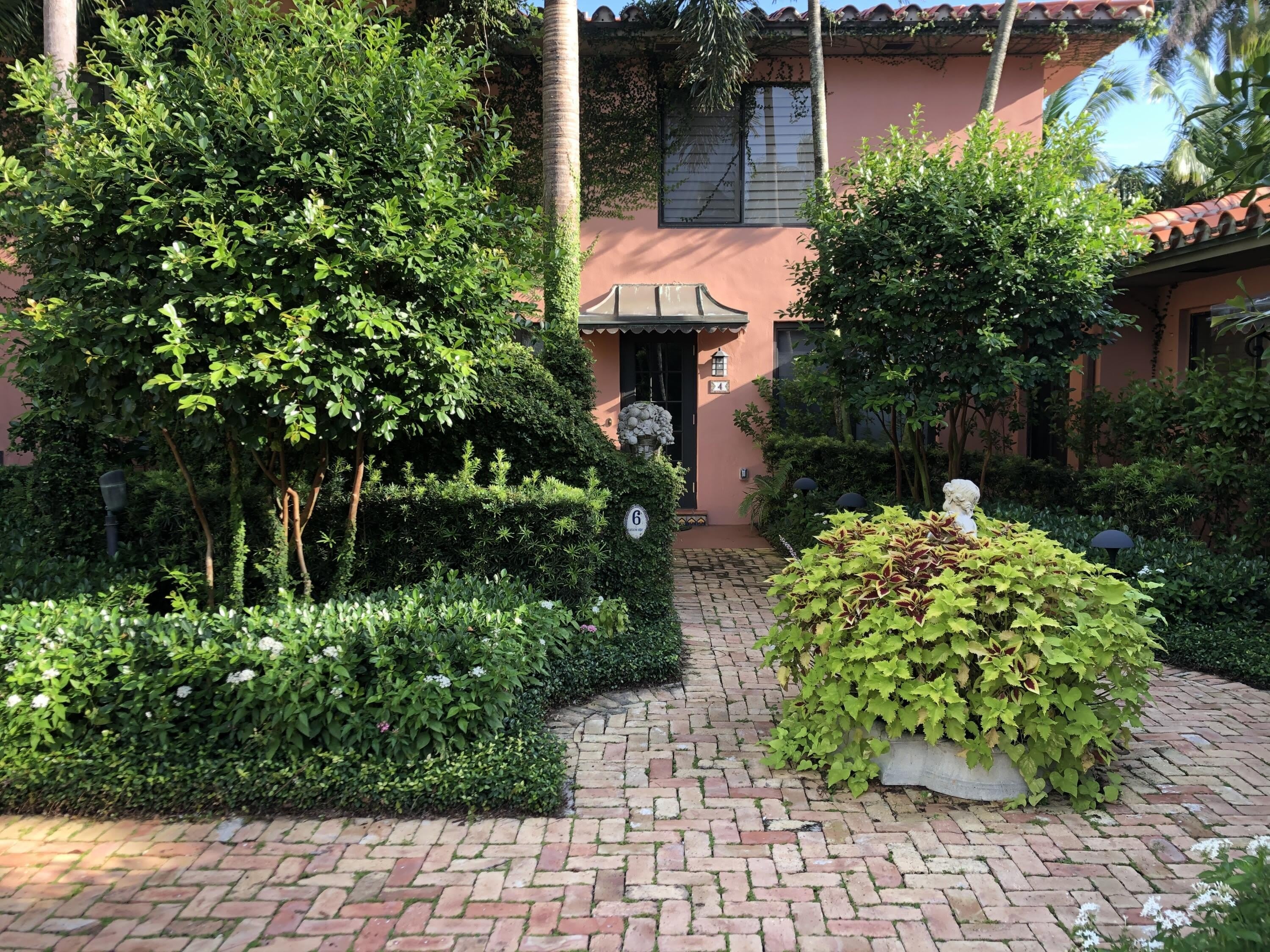 226 Chilean Avenue – photo 1