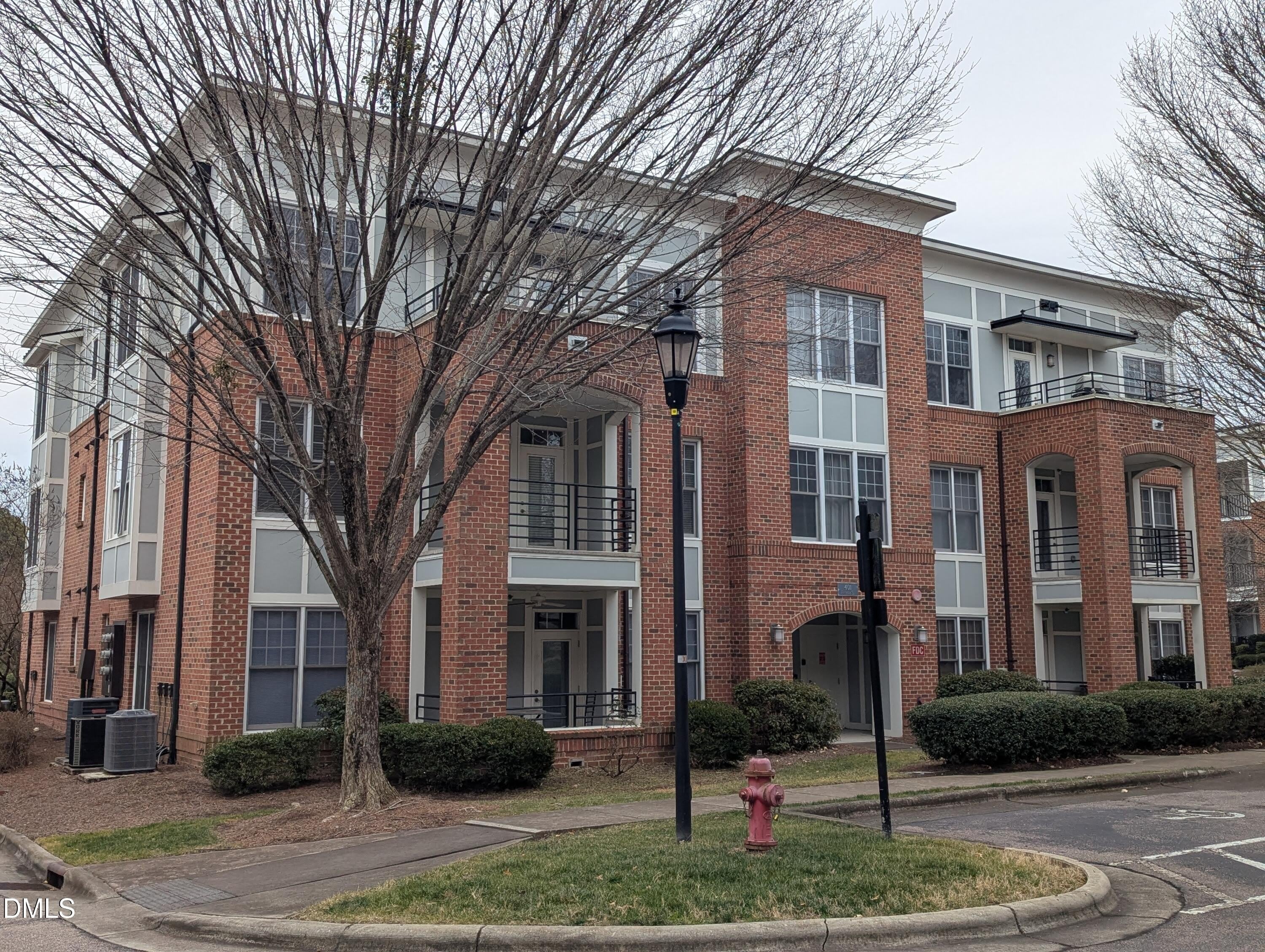 401 Finsbury Street – photo 1 of 15