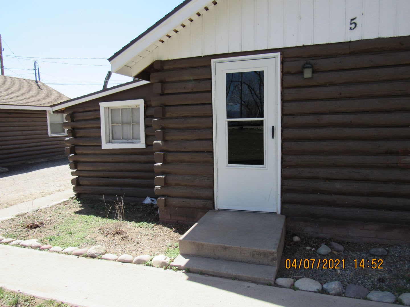 Cabin Style Rental in Rifle! – photo 1 of 9