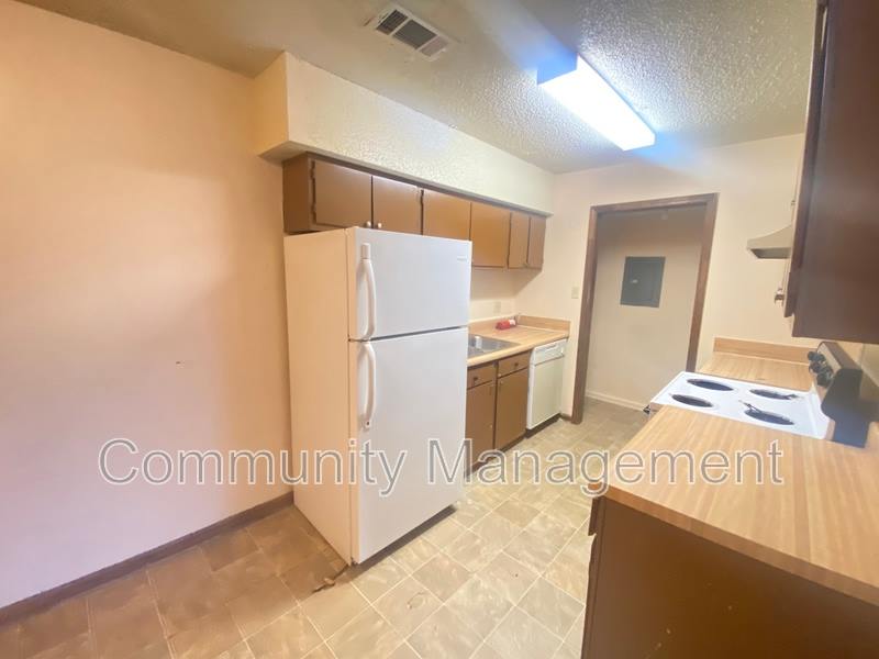 5137 Weston St – photo 1 of 4