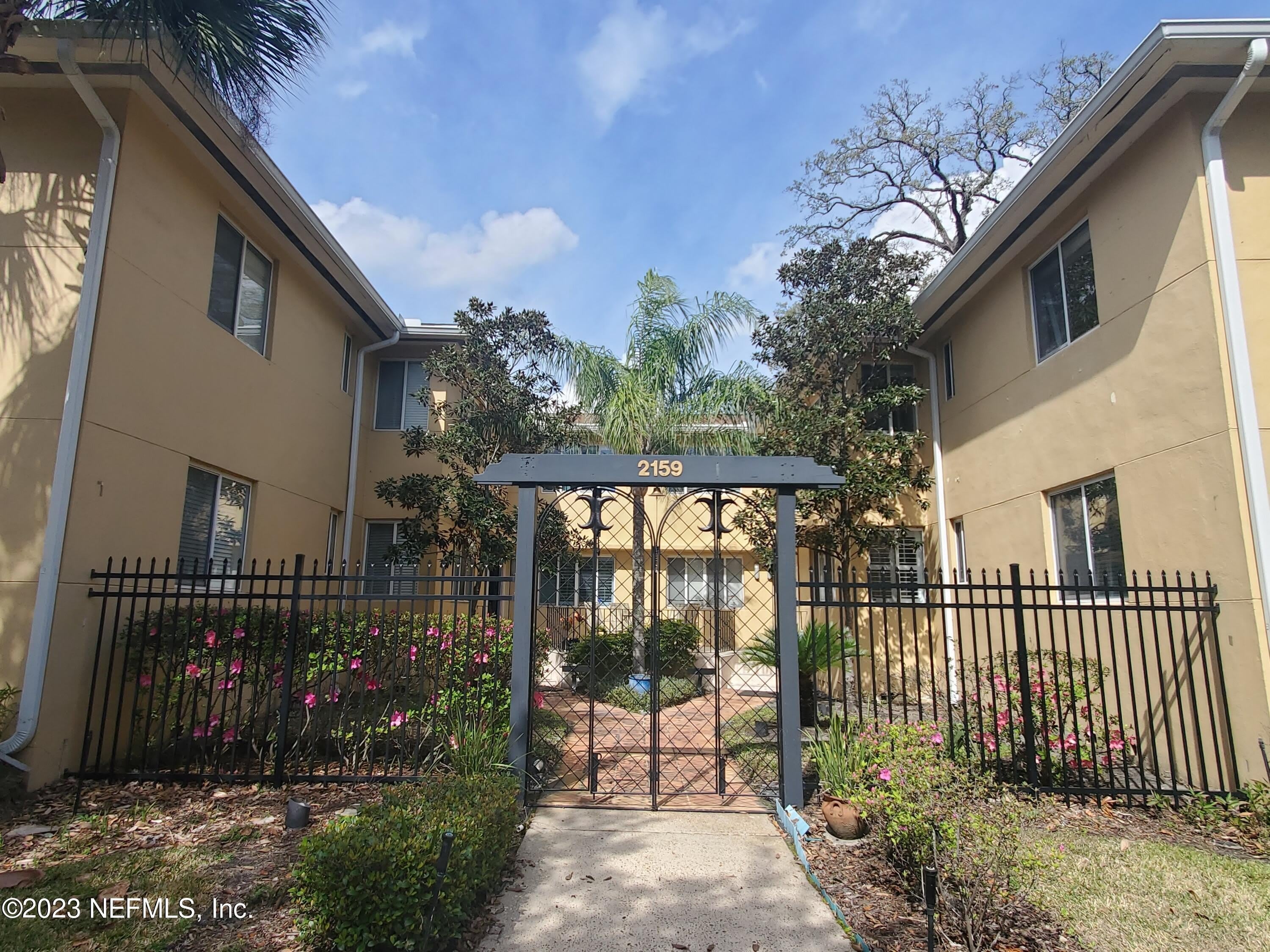 2159 RIVERSIDE Avenue – photo 1