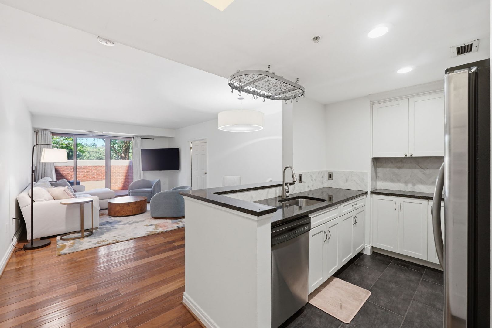 Luxury West End Condo With 400 Sf Private Terrace – photo 1