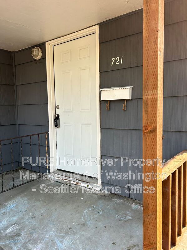 721 S Ainsworth Ave – photo 1