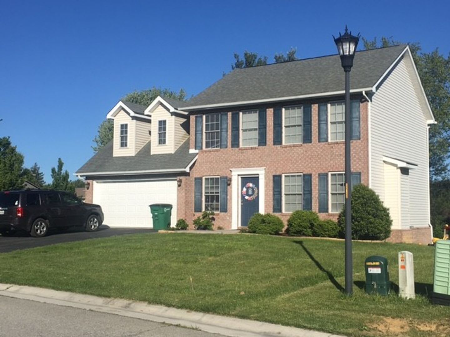 4 Bedroom 2.5 Bath House with 2 Car Garage – photo 1