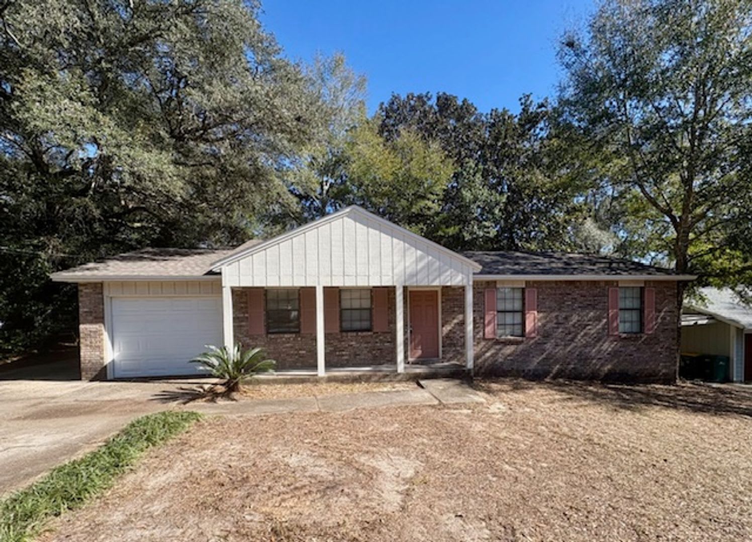 Updated Niceville Home on a Quiet Cul-de-Sac! – photo 1 of 16