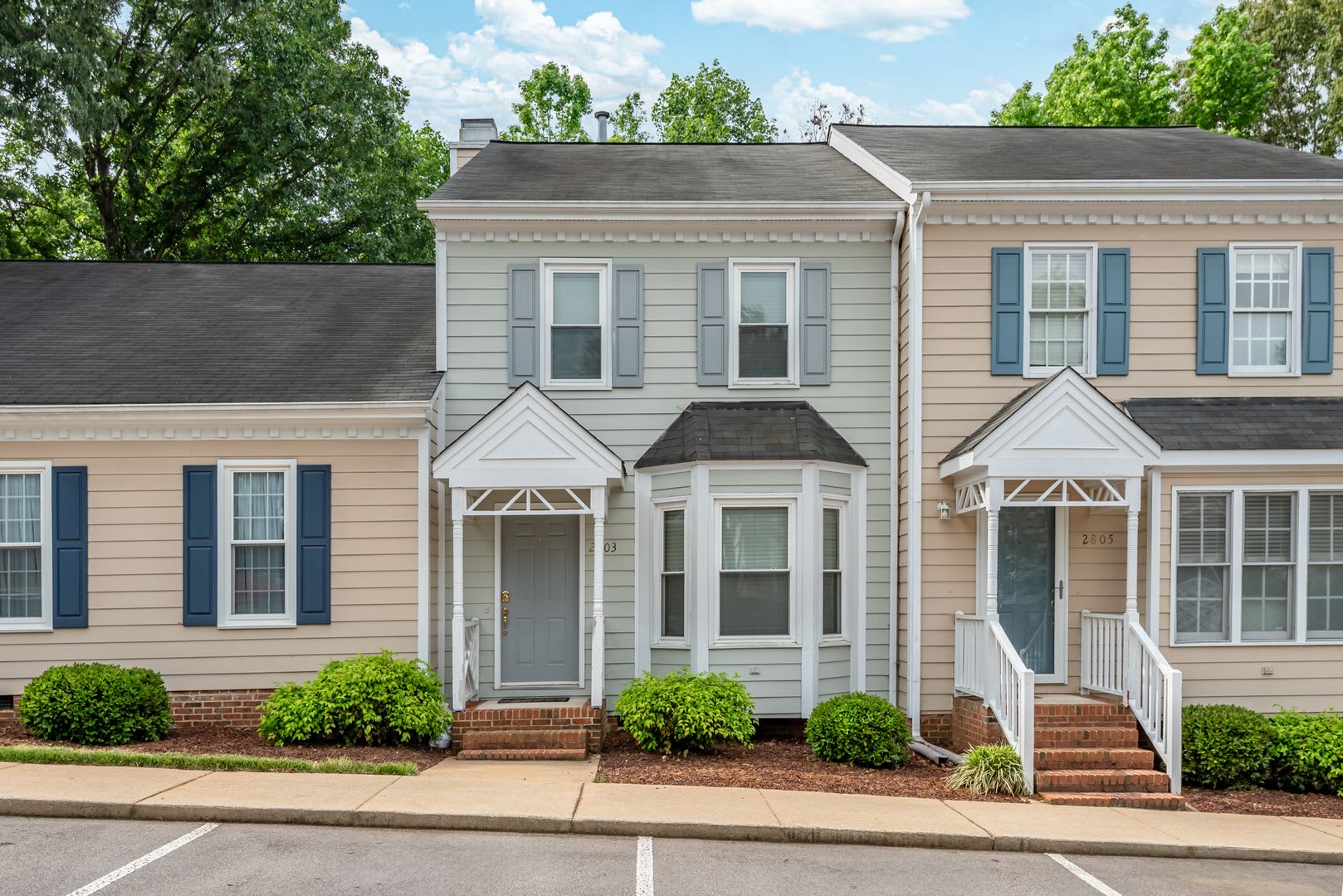 Charming 2-bedroom, 2.5-bathroom Townhouse Located in the Heart of Raleigh, NC – photo 1