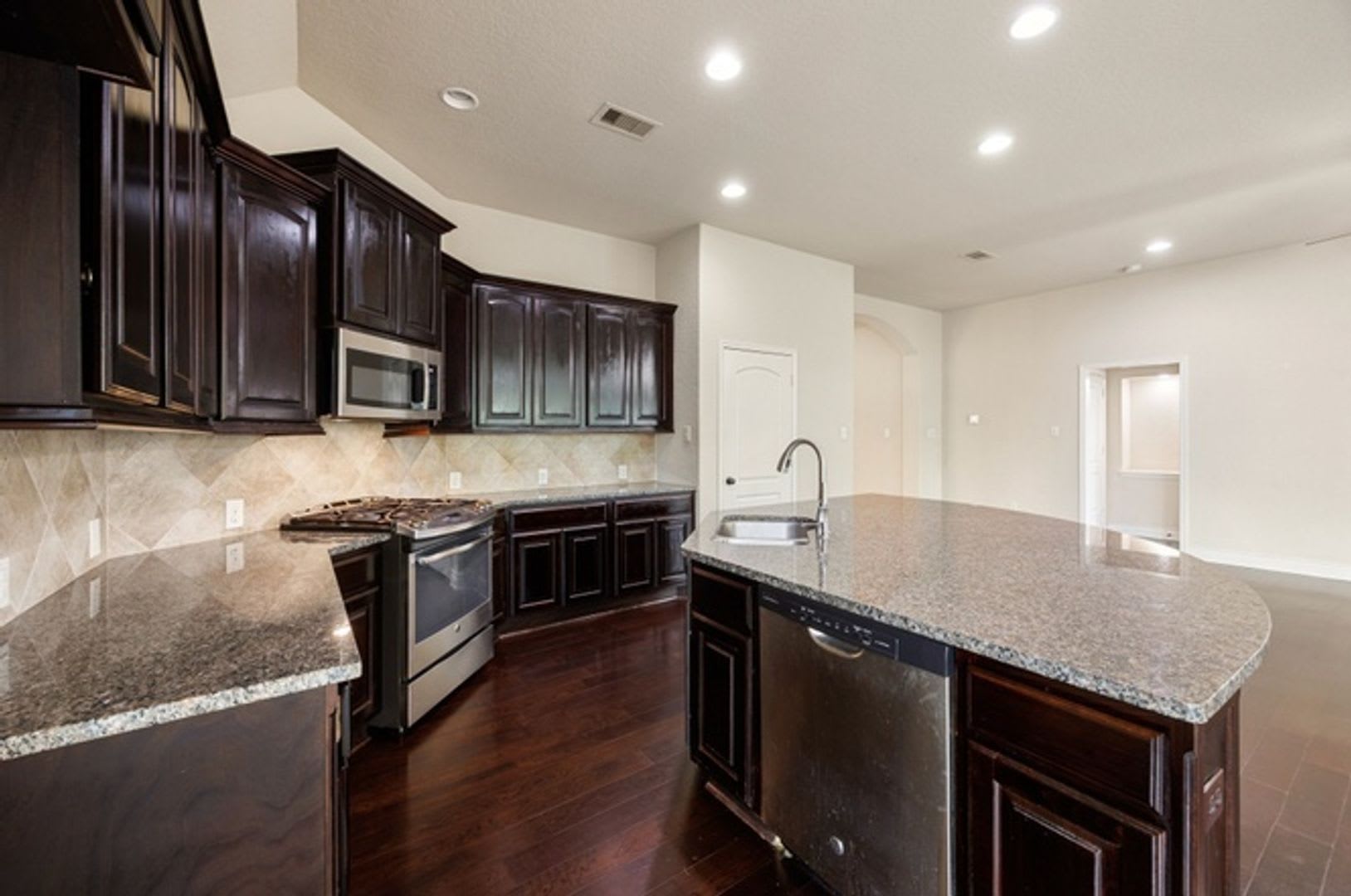 Spacious 4Br House In San Antonio – photo 1