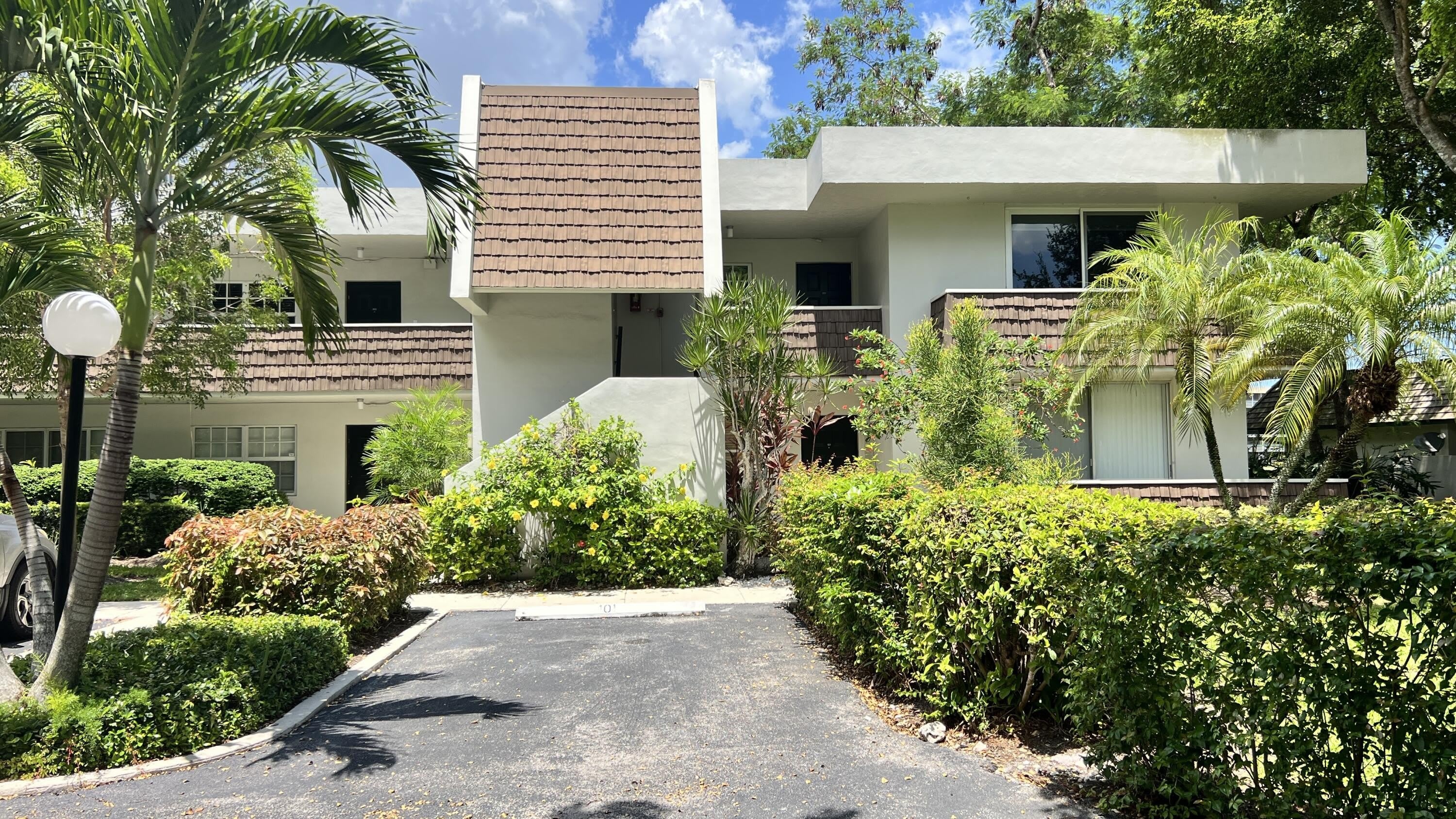 4017 N CYPRESS Drive – photo 1