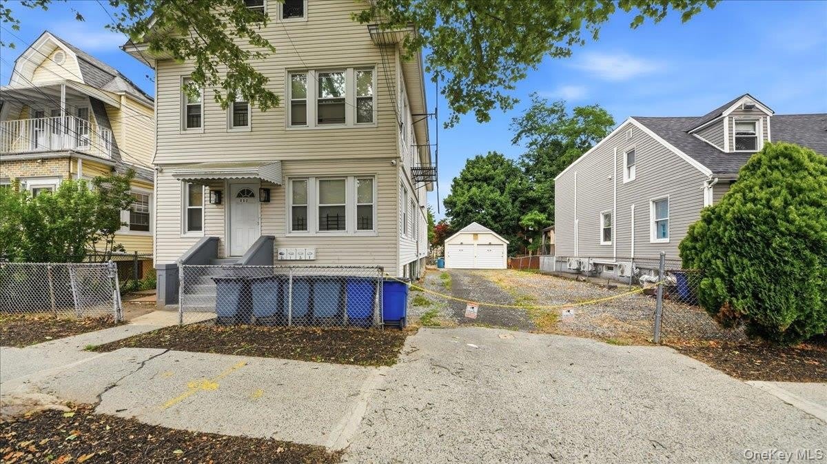 832 Calhoun Avenue – photo 1 of 13