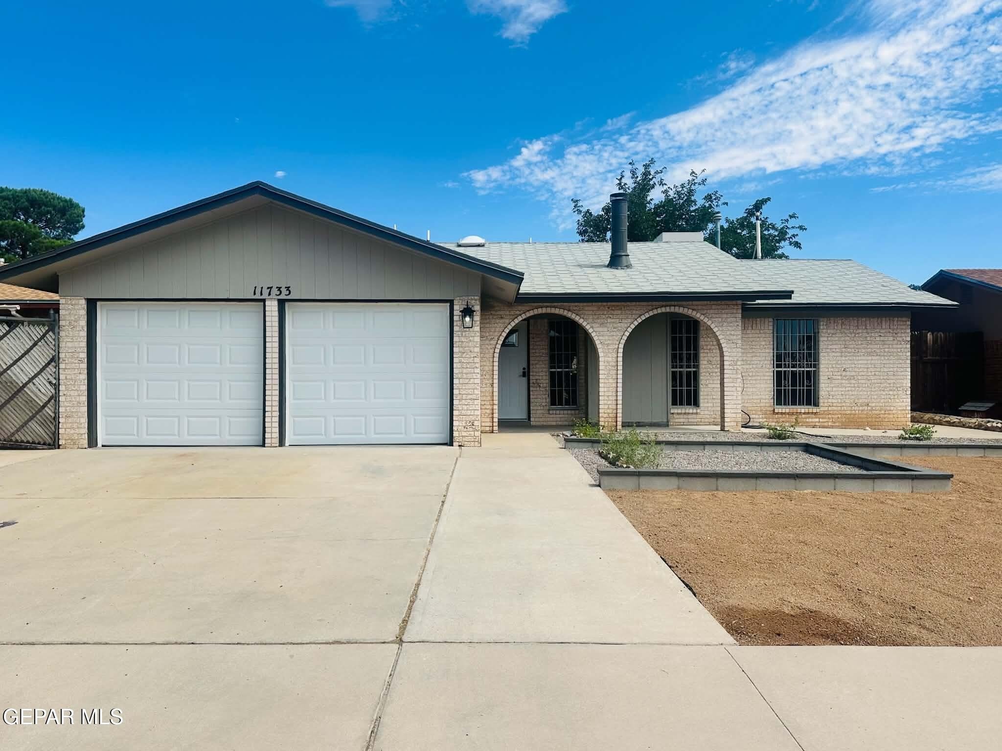 11733 LORRI Drive – photo 1