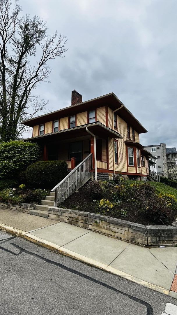 221 E. 9th St. – photo 1