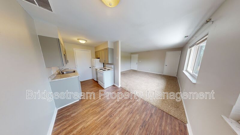 92 W Franklin Street – photo 1 of 5
