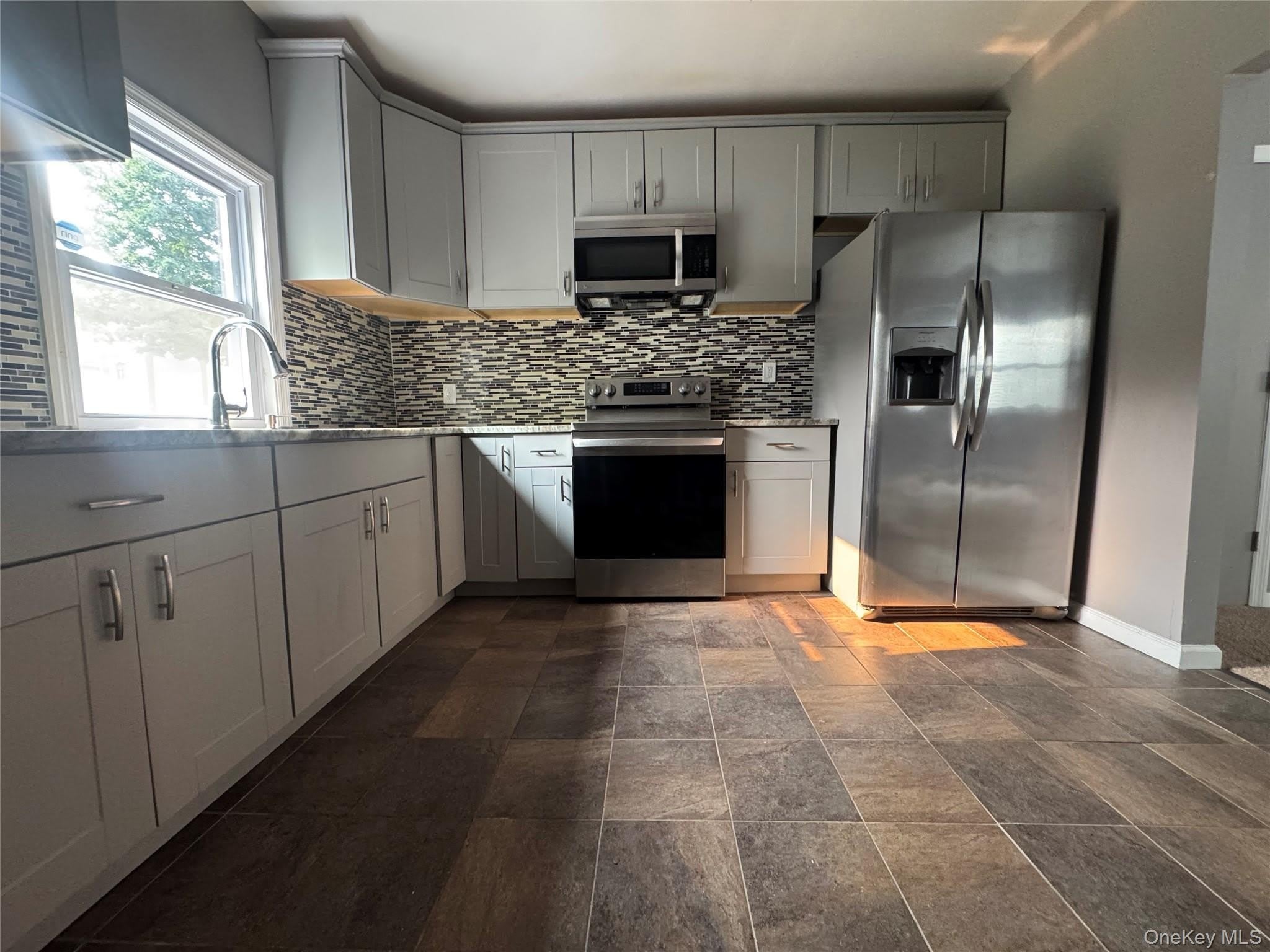 54 56 Valley Avenue – photo 1 of 11