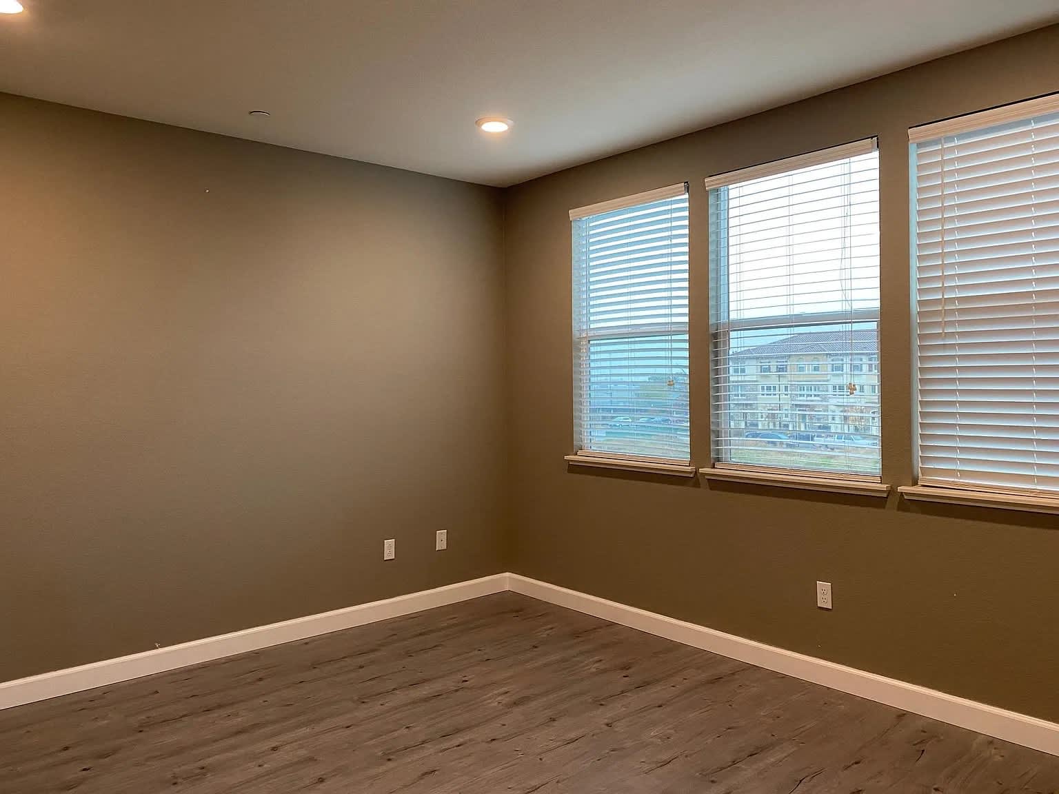 509 Clover Cir – photo 1 of 19