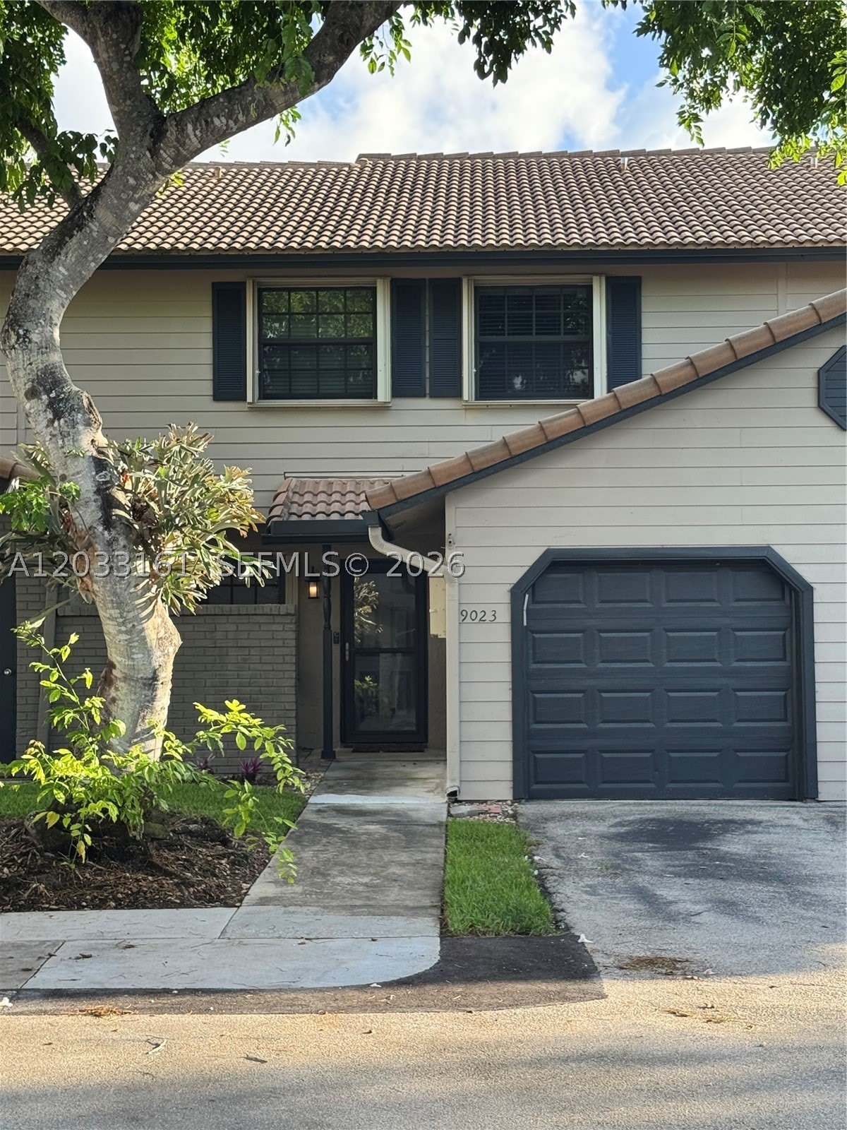9023 Vineyard Lake Dr – photo 1