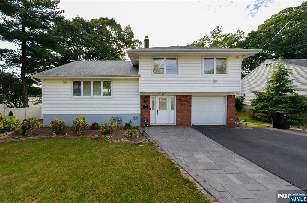 154 Middlesex Avenue – photo 1