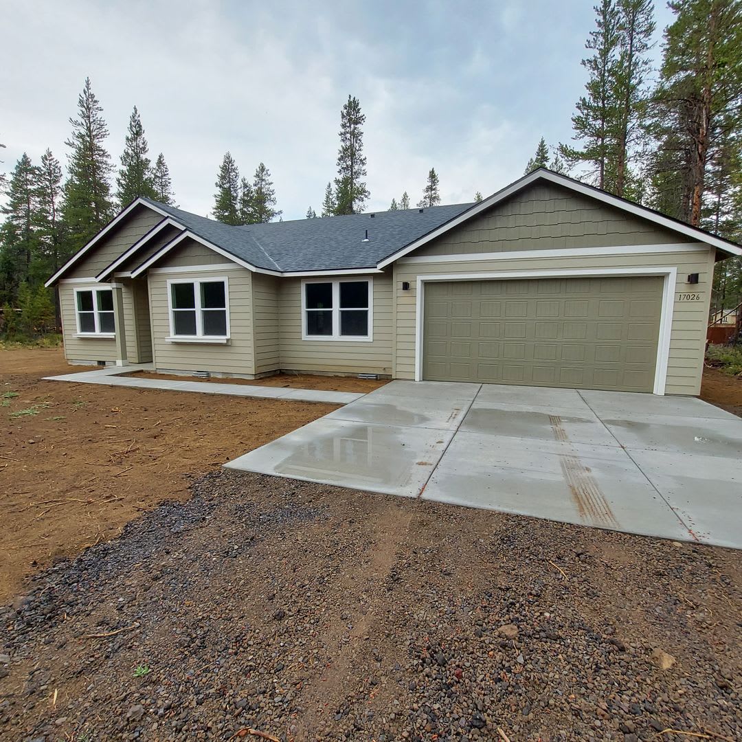 300 Off Two Full Months Rent 2022 Build 1 Acre Lot – photo 1 of 14