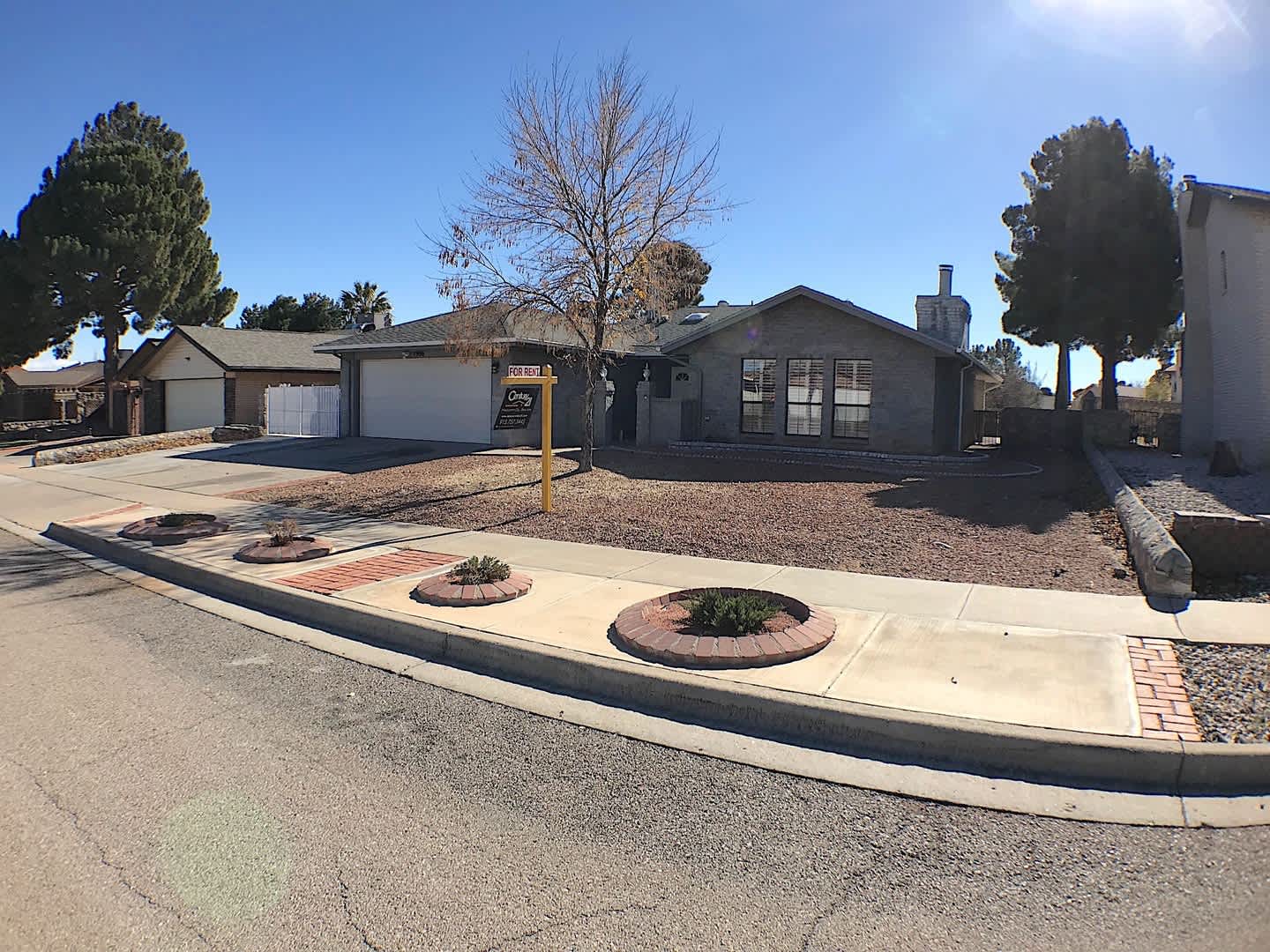 East El Paso Refrig A/C 3bed/2bath with Pool! – photo 1
