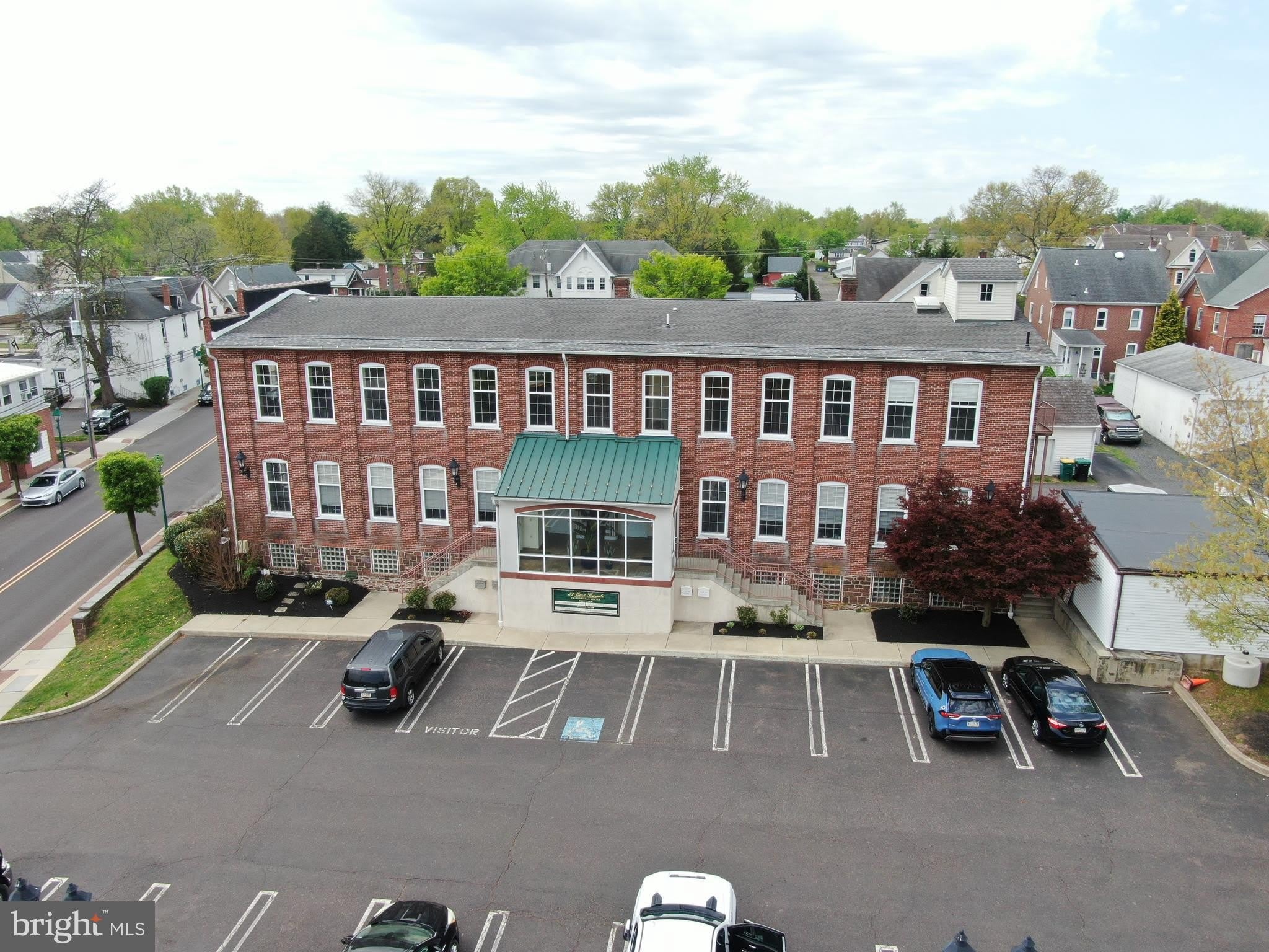 21 E LINCOLN Avenue – photo 1 of 18