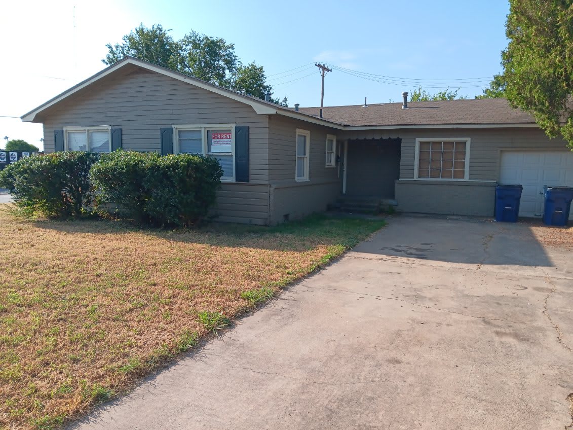 1902 W Spruce Ave – photo 1 of 9