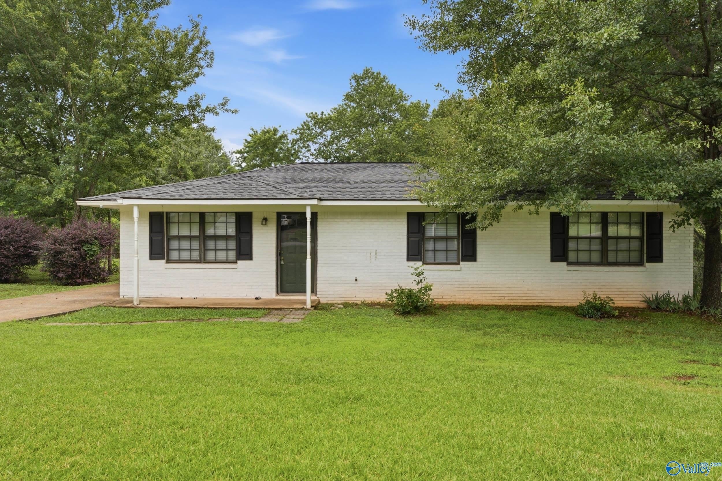 102 Greenwood Circle – photo 1 of 211