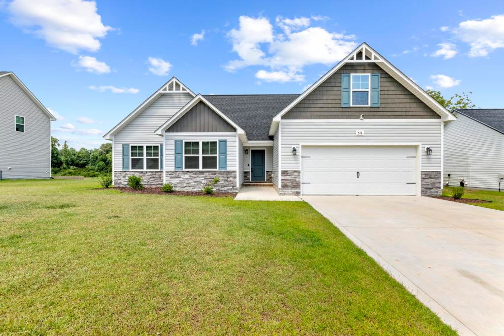 Beautiful home! Convenient to the city with all shopping! – photo 1