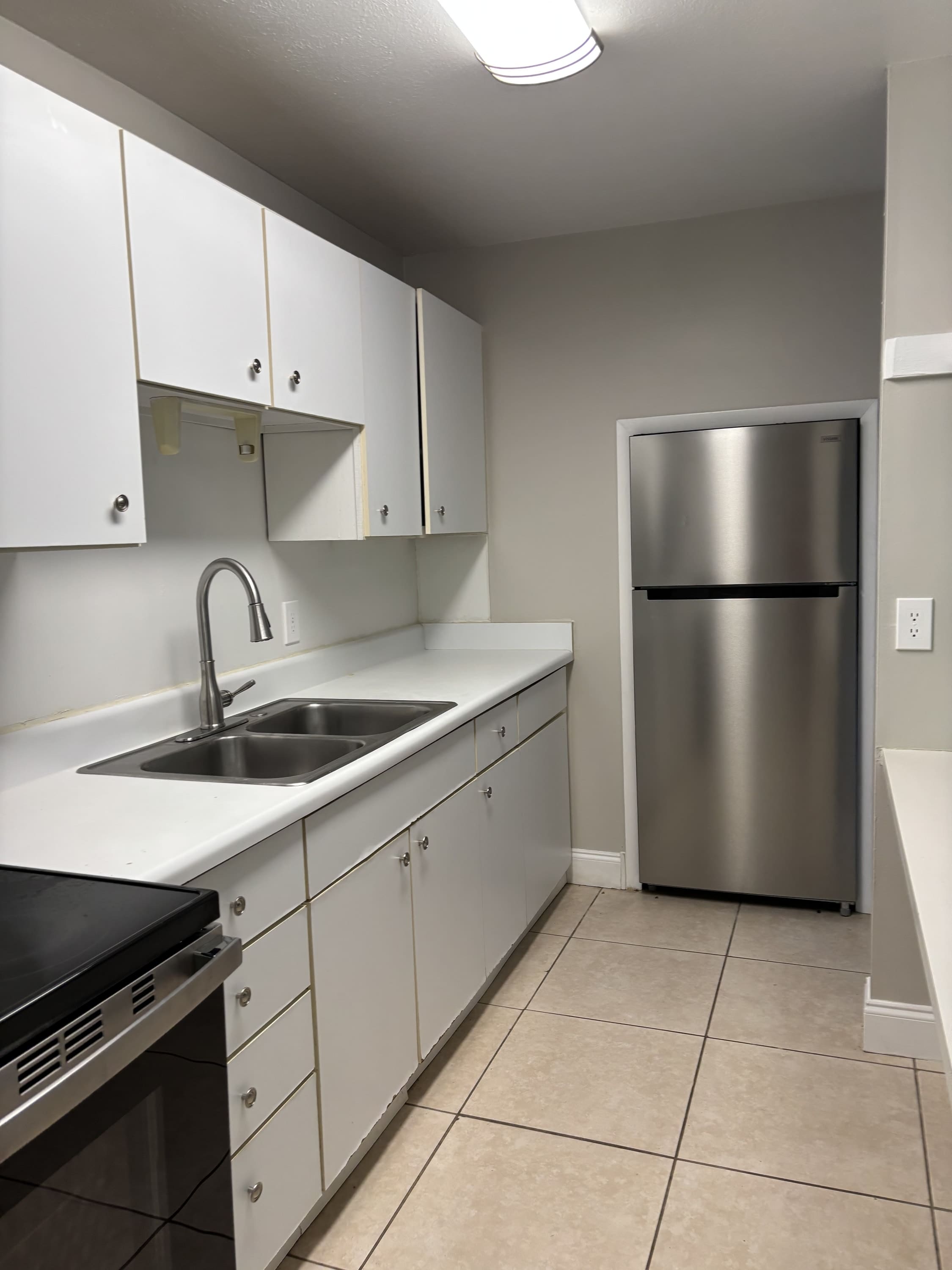320 Grant Ave – photo 1 of 6