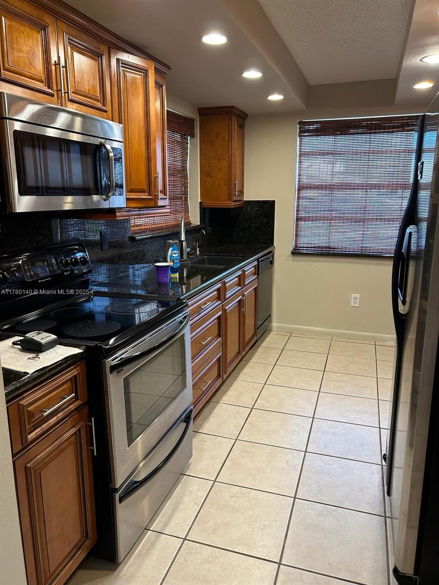 2277 Southeast 27Th Drive – photo 1