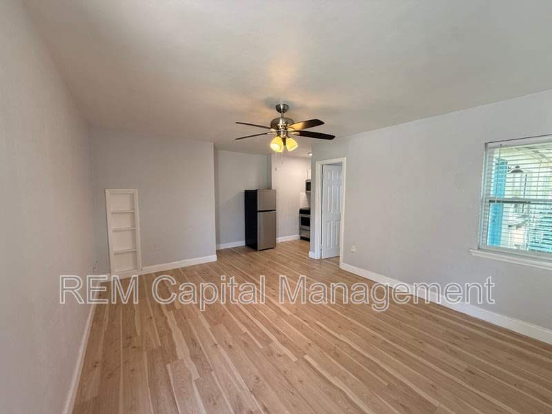 240 30th Ave N – photo 1
