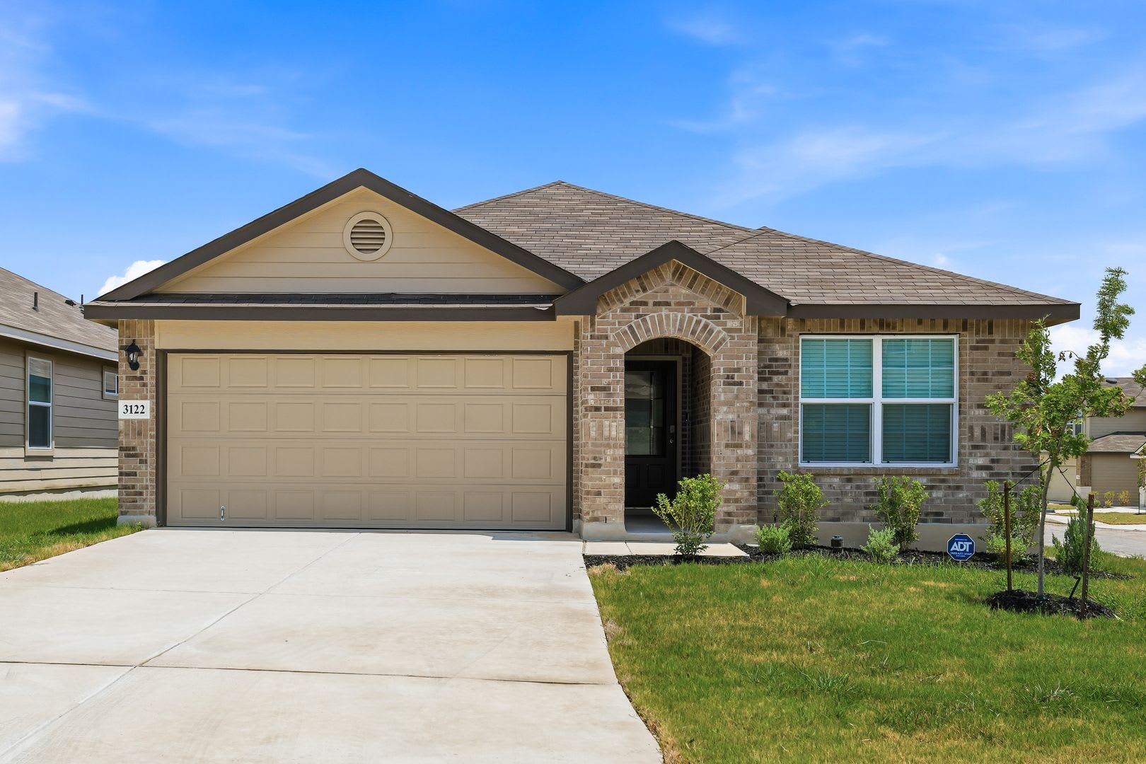 Beautiful Single Story Home In Laurel Vista – photo 1