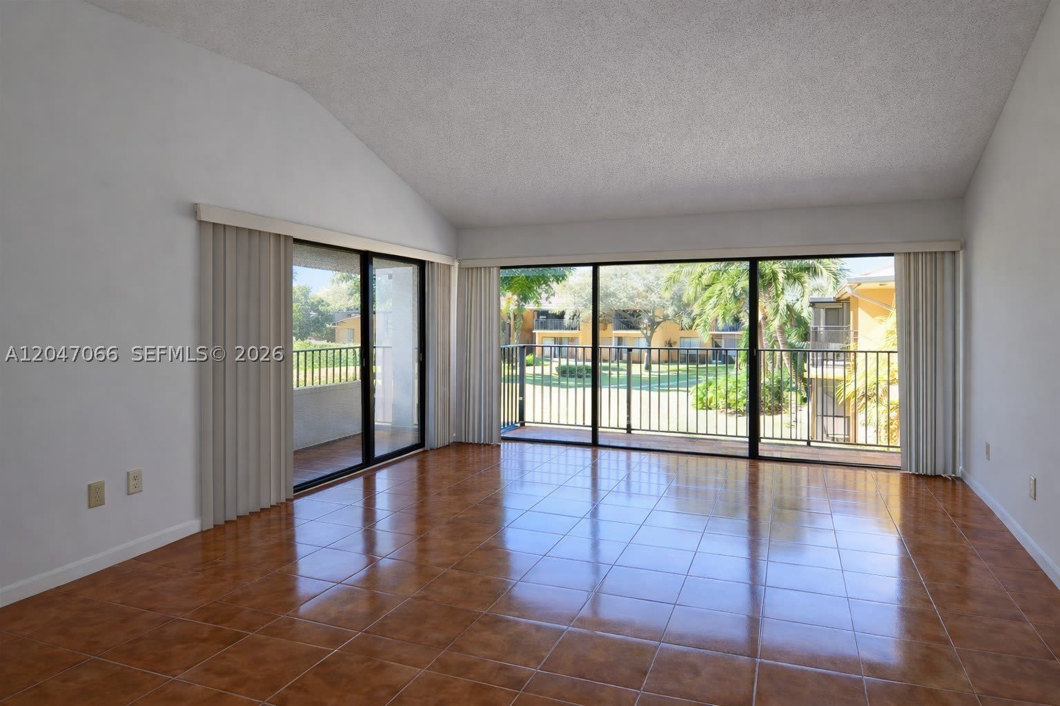 5821 Washington St – photo 1