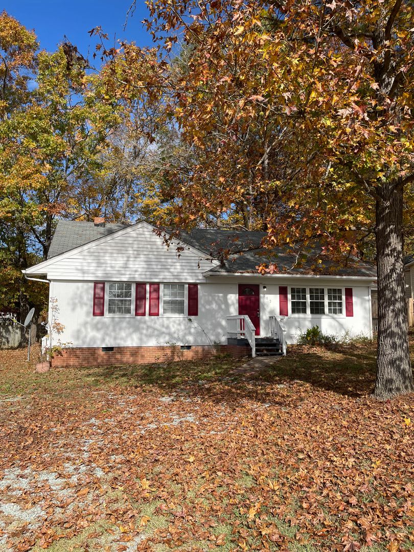 Charming 3BR, 1BA Home in Creedmoor! – photo 1 of 7