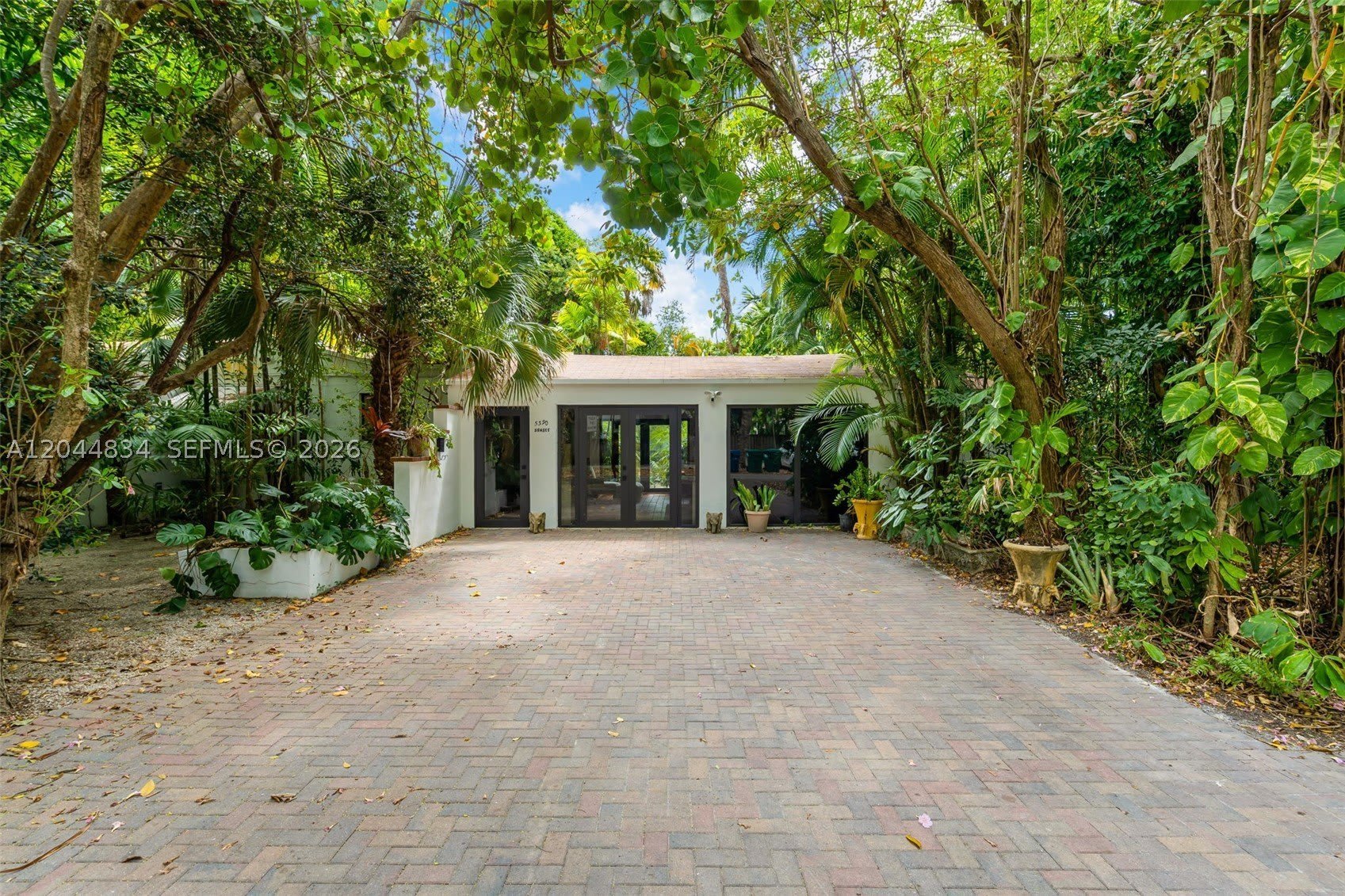 5390 Sunset Dr – photo 1