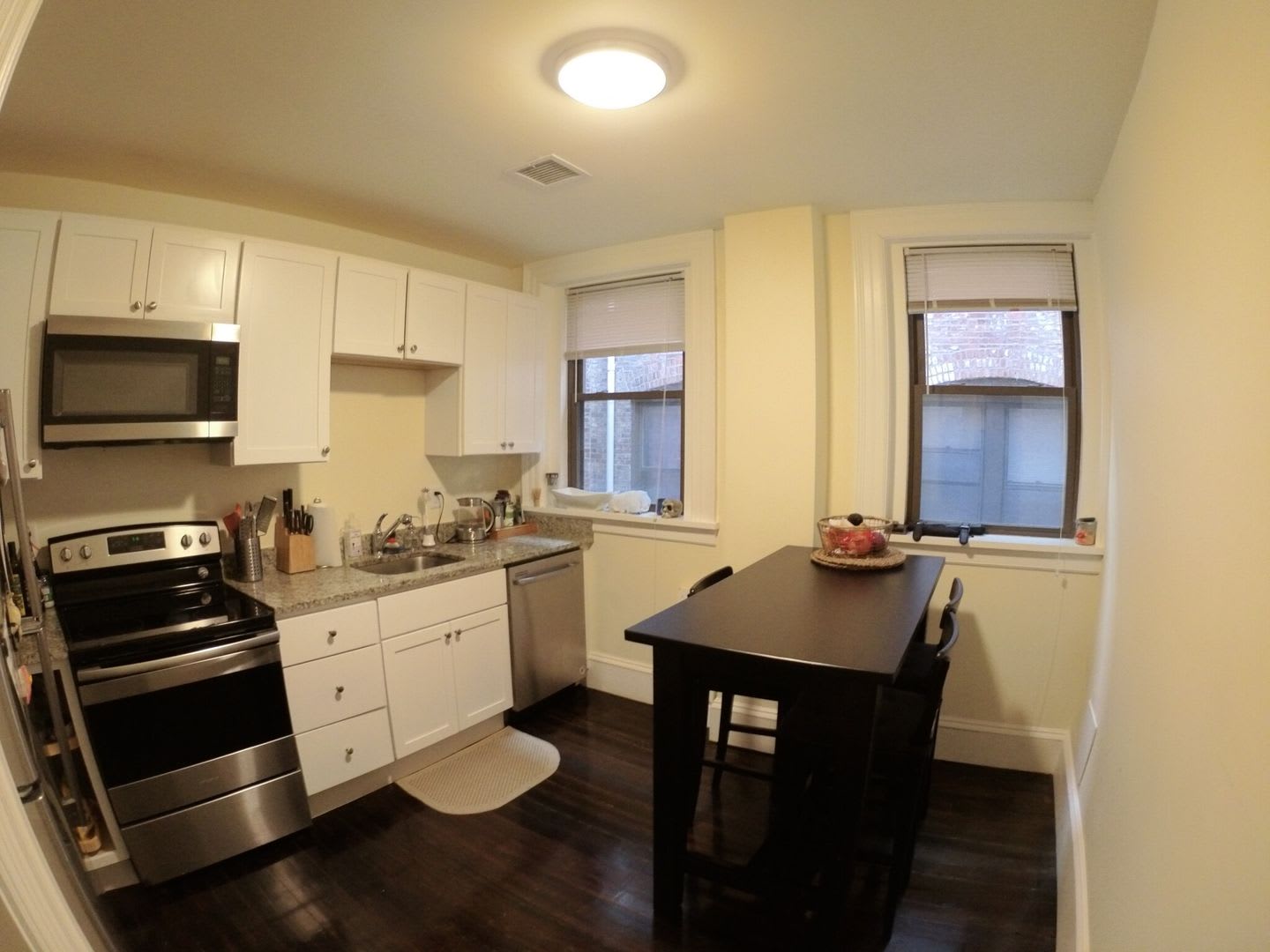 Charming 2 Bedroom No Broker Fee – photo 1 of 280