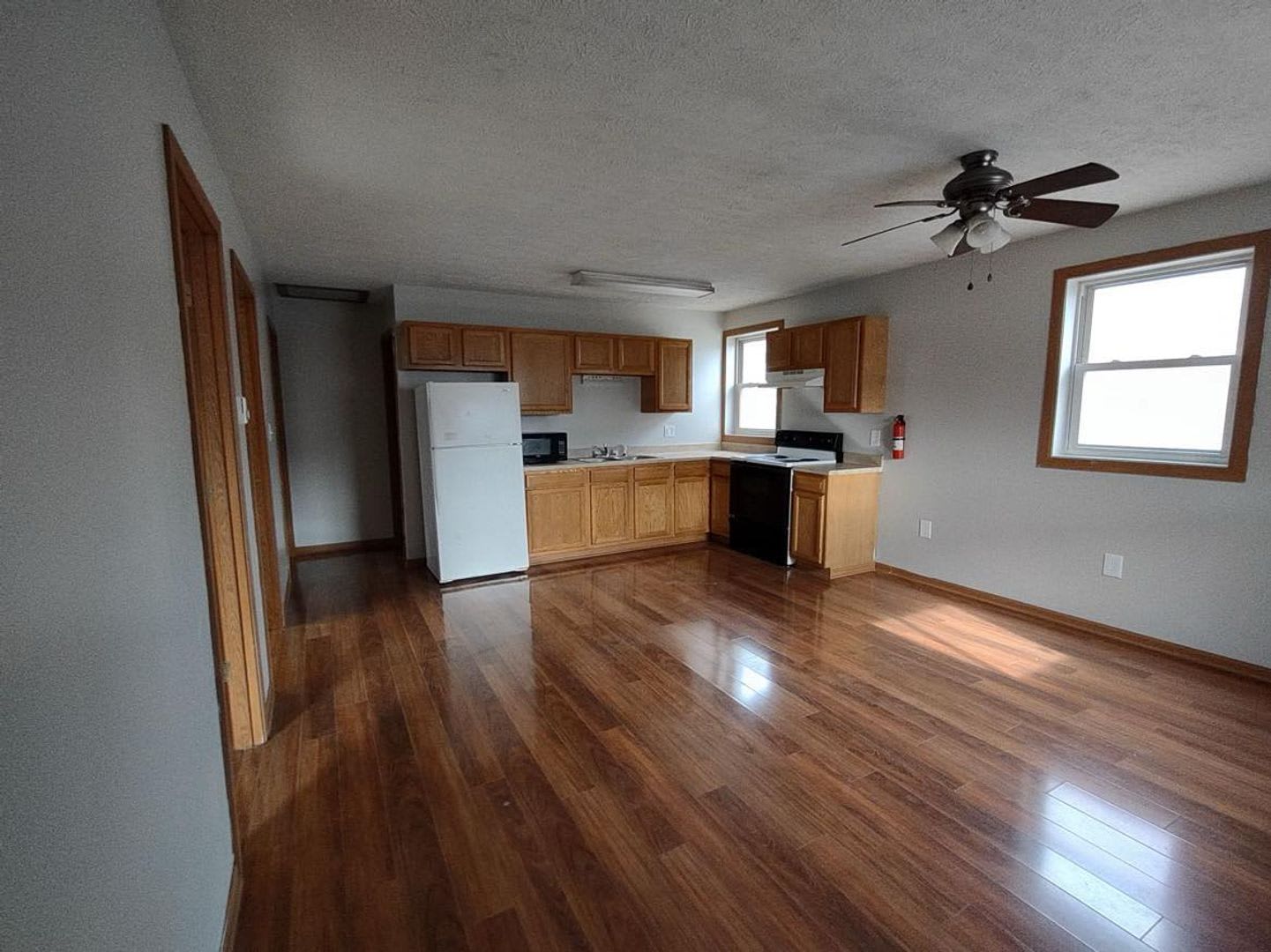 133 E. Mechanic St – photo 1 of 7