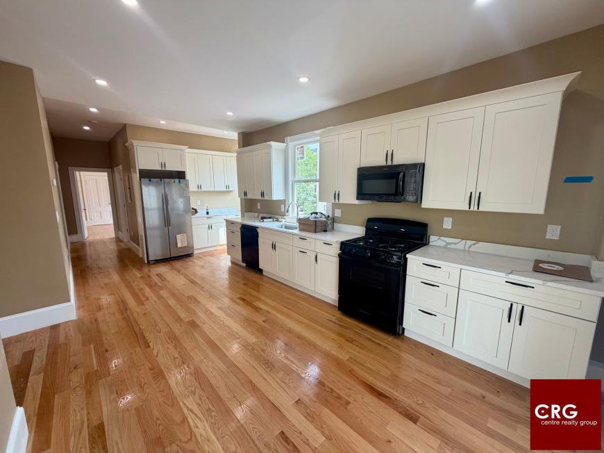 430 Meridian St. – photo 1