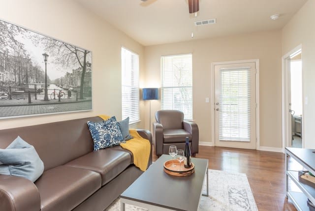 Independence Place West Fayetteville Apartments – photo 1