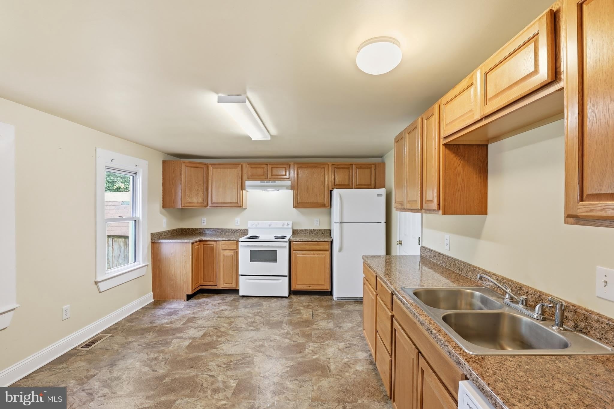 4 THORN Street – photo 1 of 29