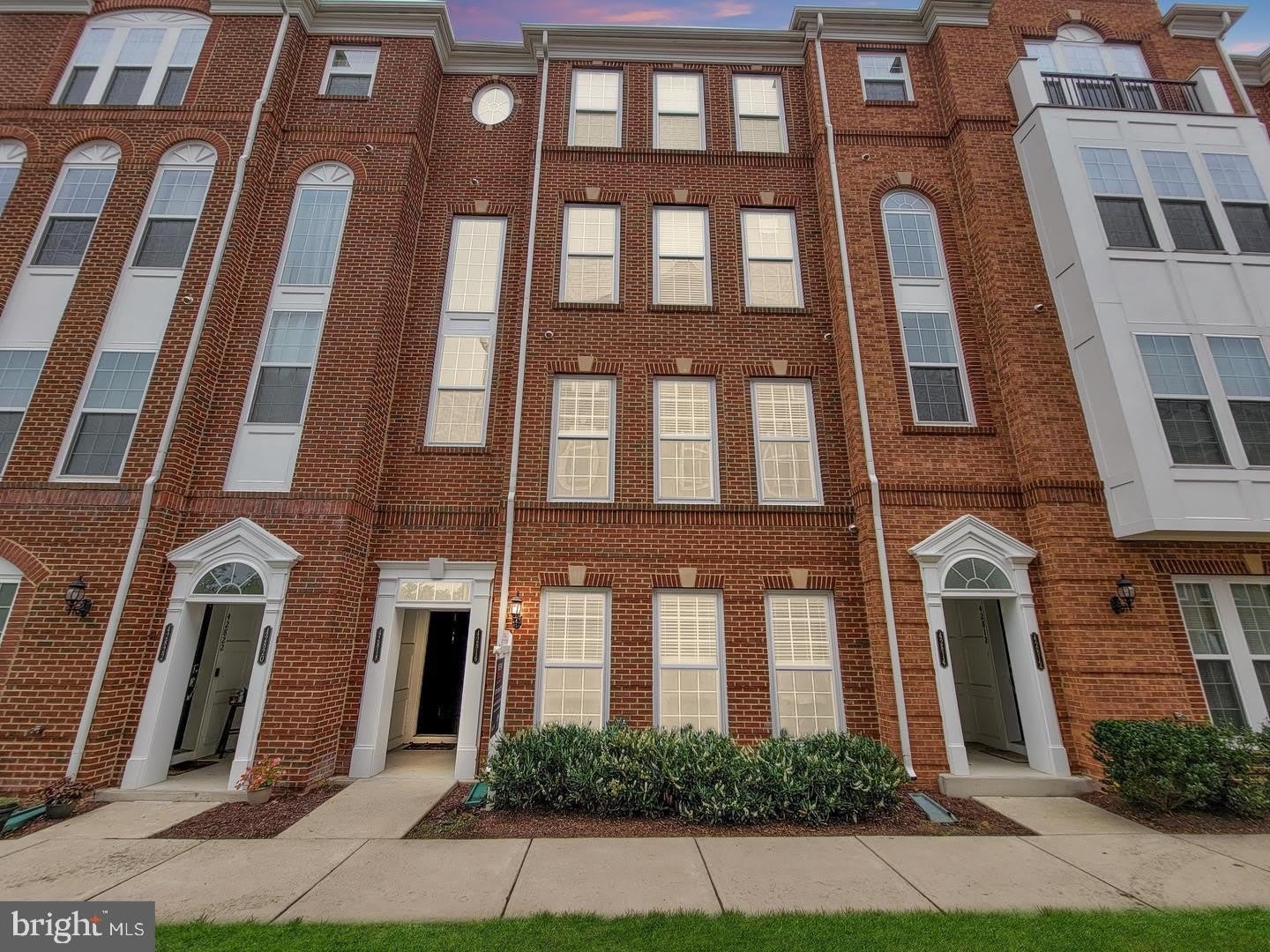 42816 Lauder Terrace – photo 1 of 313